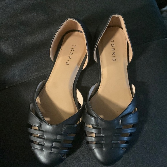 torrid Shoes - Torrid Round Toe Black Weave Flats Size 9